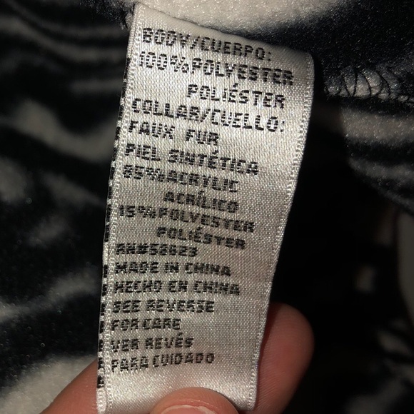 Effeci womans 2X zebra print fleece jacket. - Picture 10 of 10